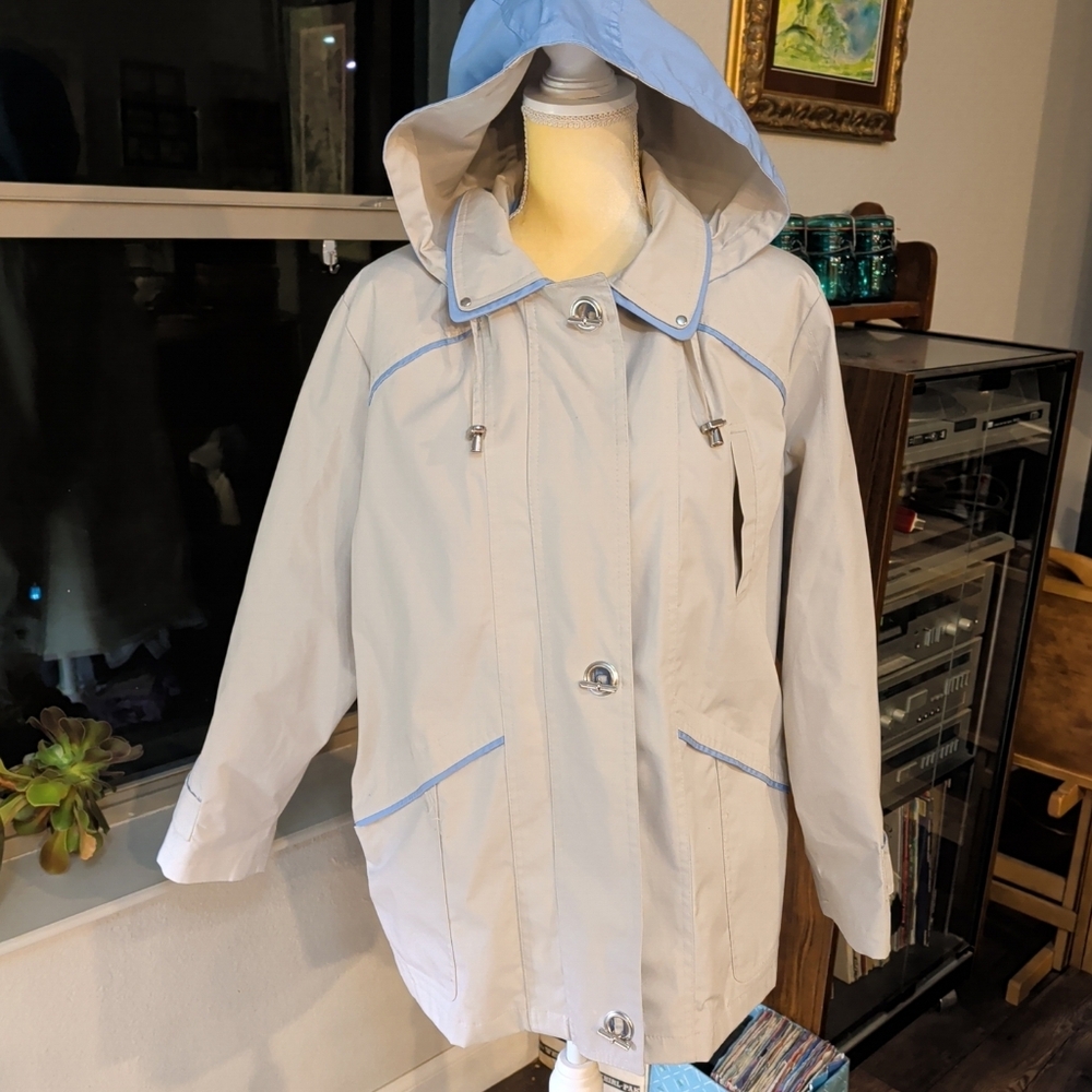 Mackinstosh Women's Raincoat Size XL Beige & Blue Zippered Toggles Pockets - Picture 2 of 12